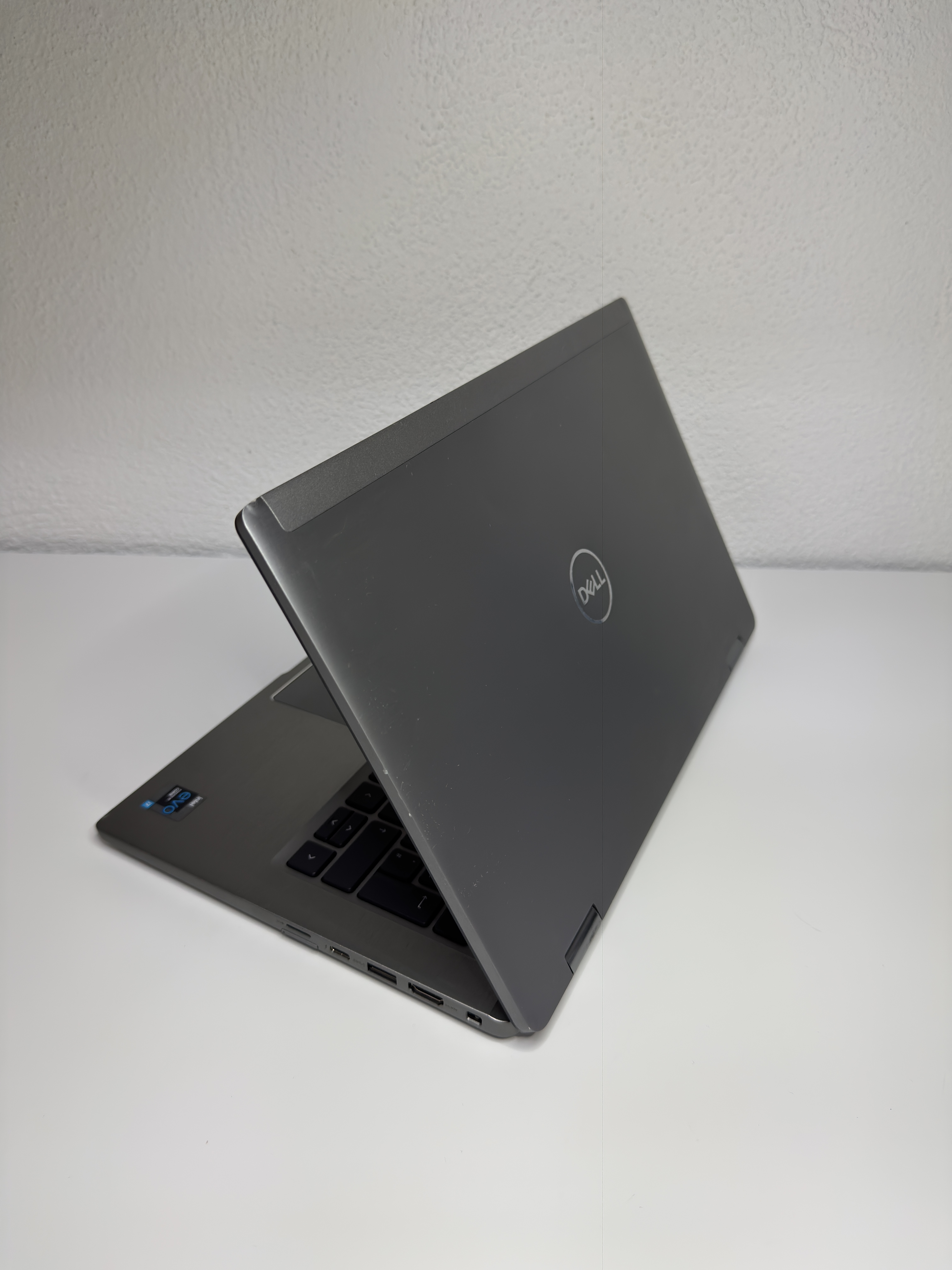 Dell Latitude 7420 – Schwarz - Carbon Optik – Ansicht 2